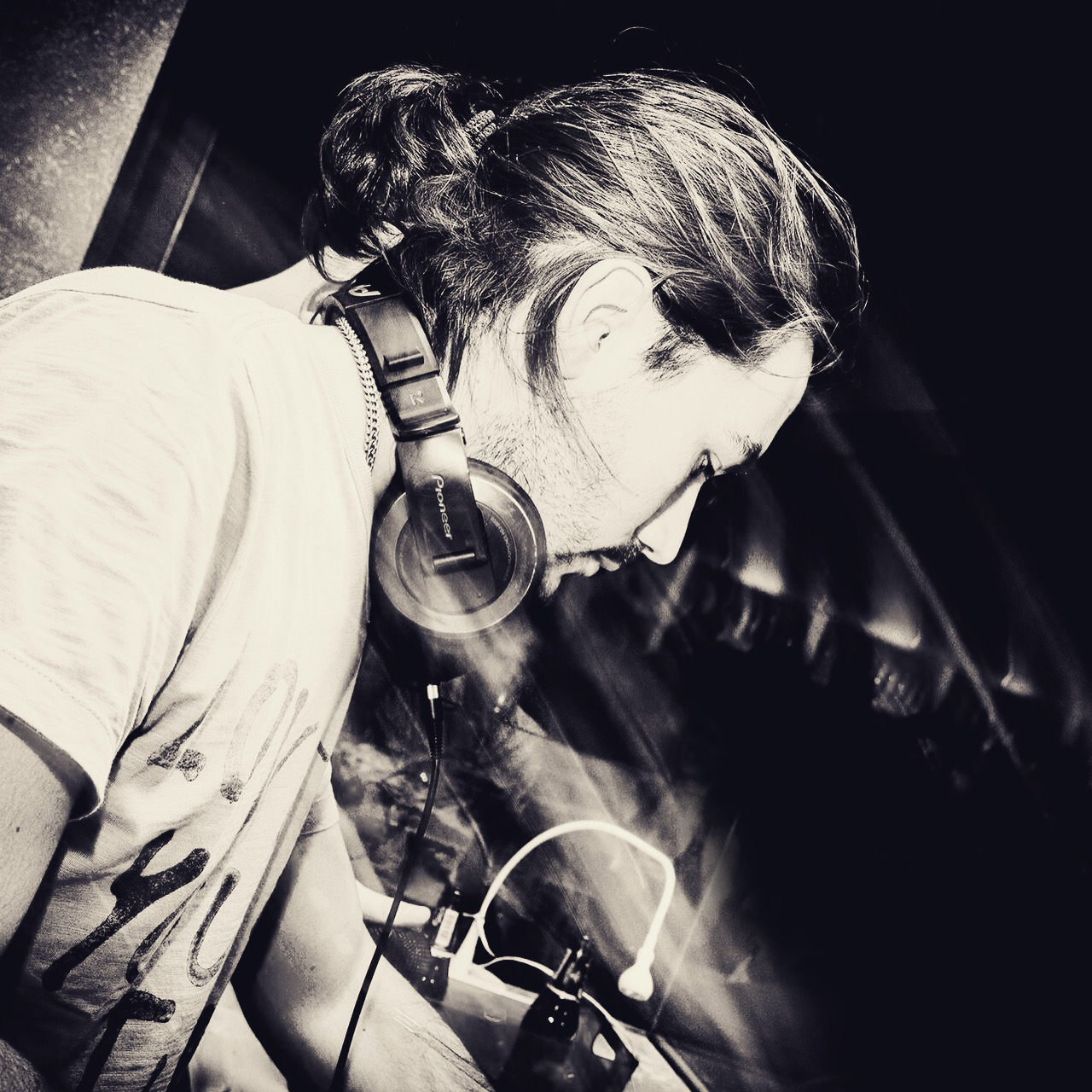 Black and white live performance